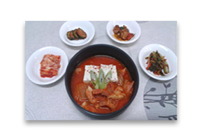 Raw meat kimchi stew